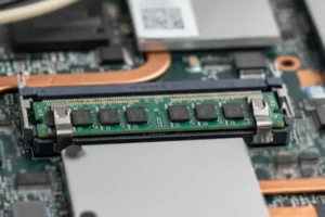 كيف تؤثر RAM على سرعة وأداء الحاسوب المحمول